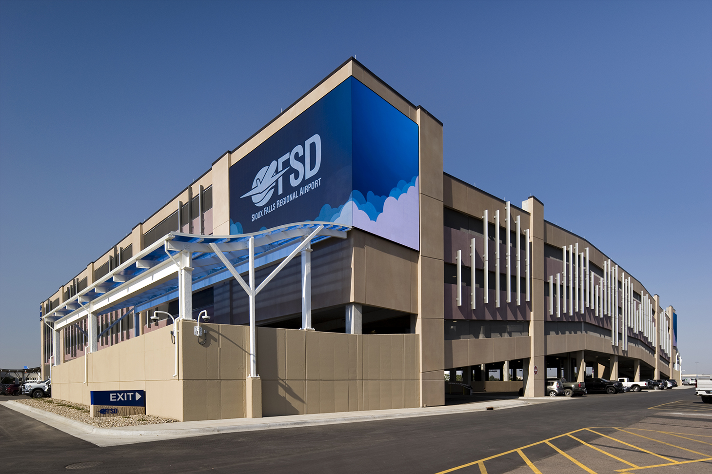 Sioux Falls Regional Airport (FSD) Parking Garage and Skywalk